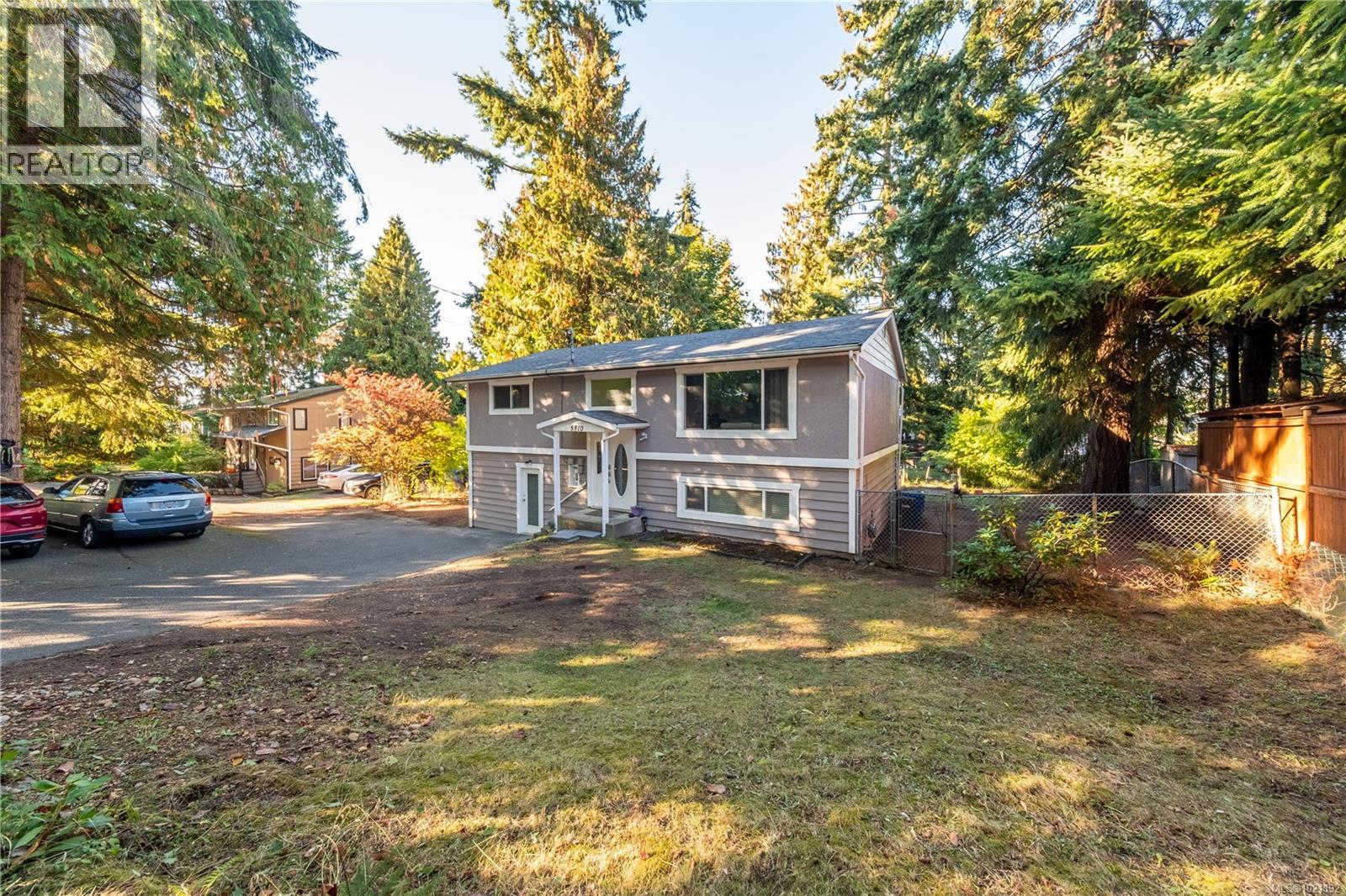 5810 Hammond Bay Rd, Nanaimo, British Columbia V9T 5N3 - Photo 1 - 1021192