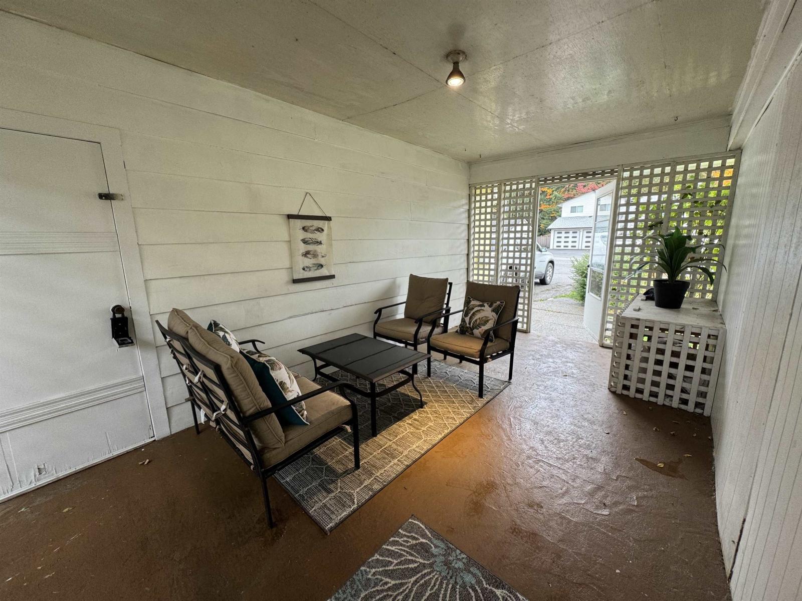 7657 Blott Street, Mission, British Columbia  V2V 3K2 - Photo 2 - R3070252