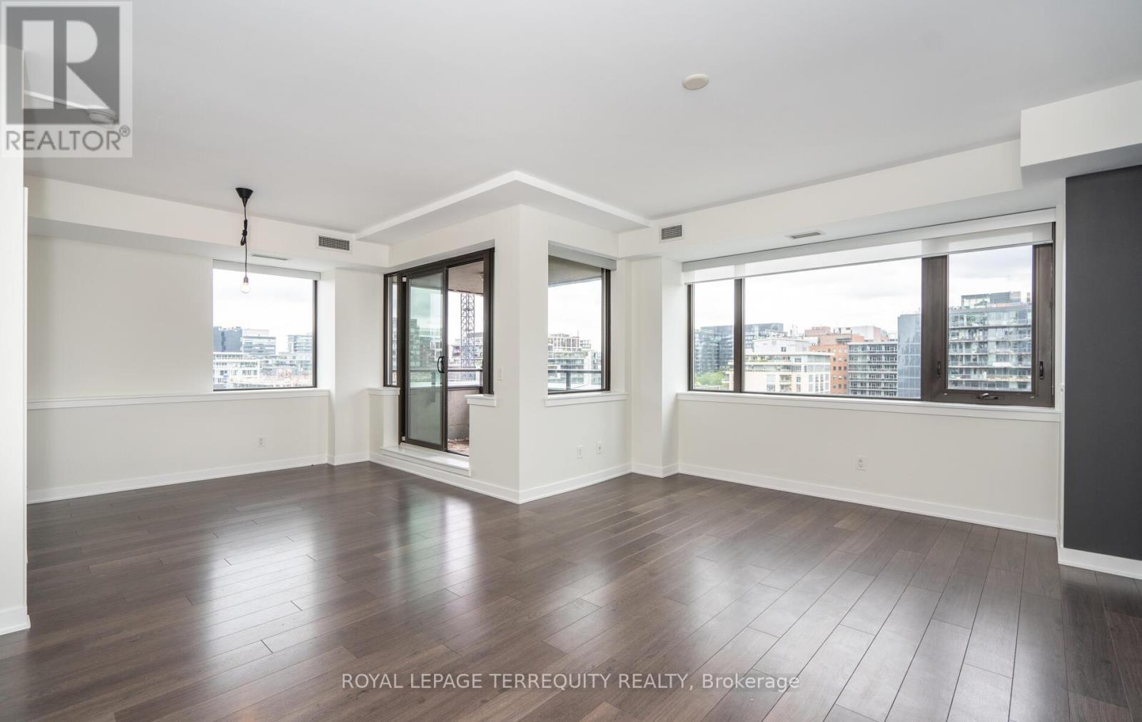 1009 - 400 Wellington Street W, Toronto, Ontario  M5V 0B5 - Photo 2 - C12579346