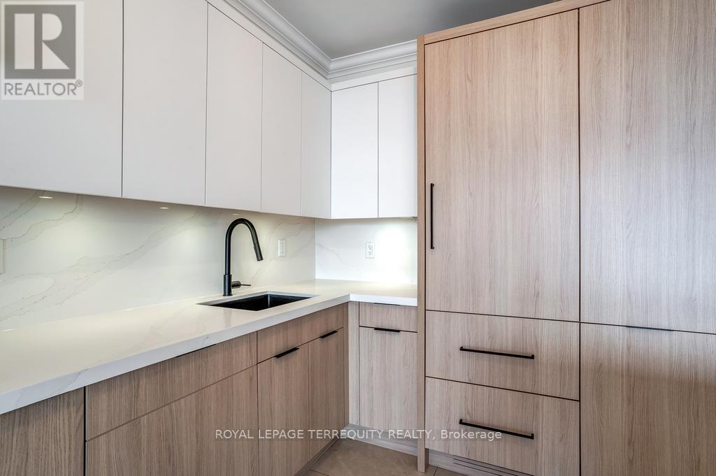 512 - 33 Harbour Square, Toronto, Ontario M5J 2G2 - Photo 13 - C12579354