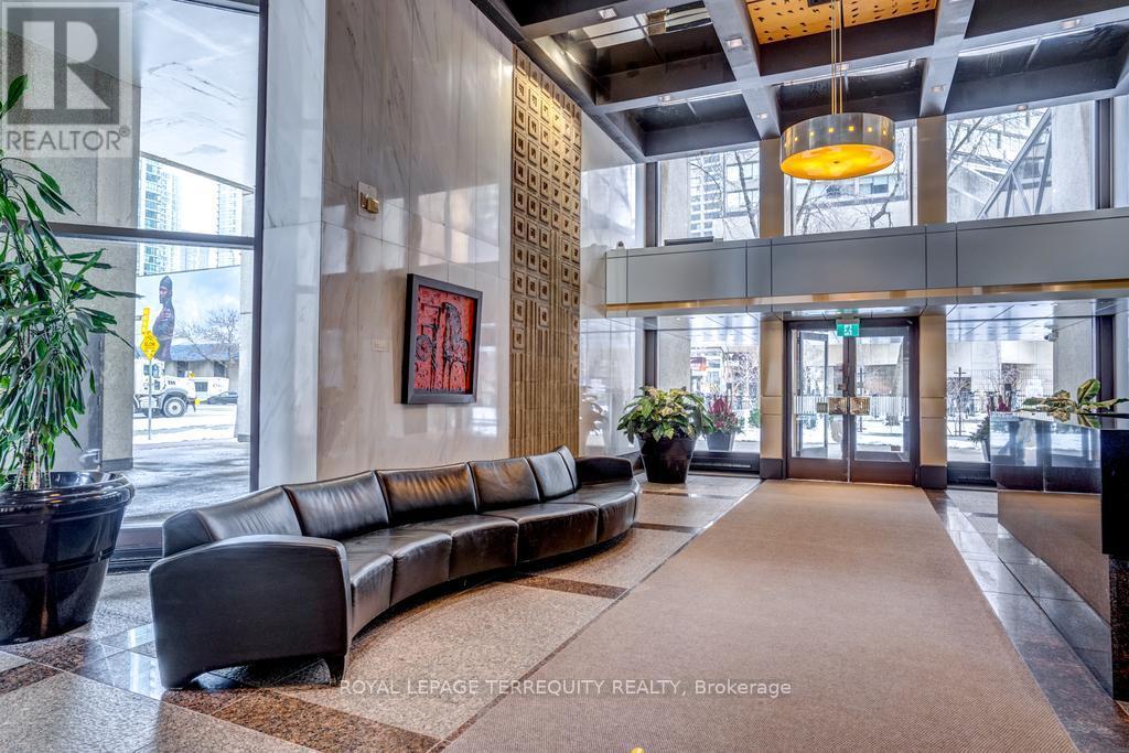 512 - 33 Harbour Square, Toronto, Ontario M5J 2G2 - Photo 2 - C12579354