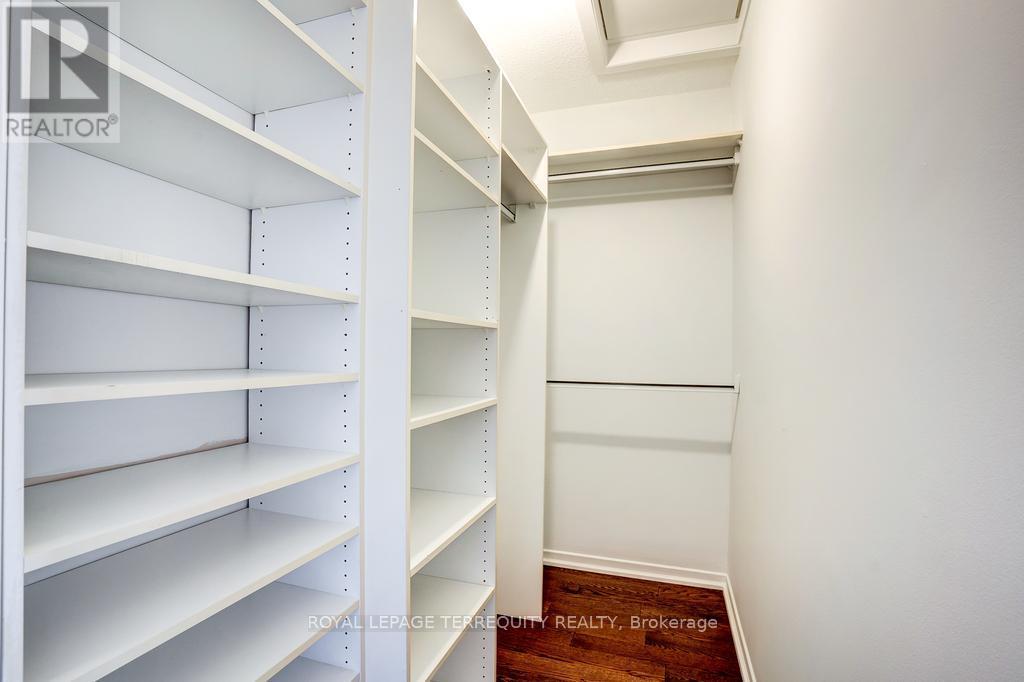 512 - 33 Harbour Square, Toronto, Ontario M5J 2G2 - Photo 27 - C12579354