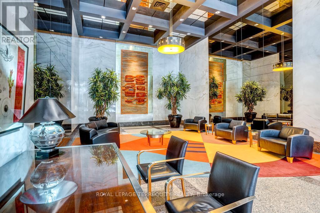 512 - 33 Harbour Square, Toronto, Ontario M5J 2G2 - Photo 3 - C12579354