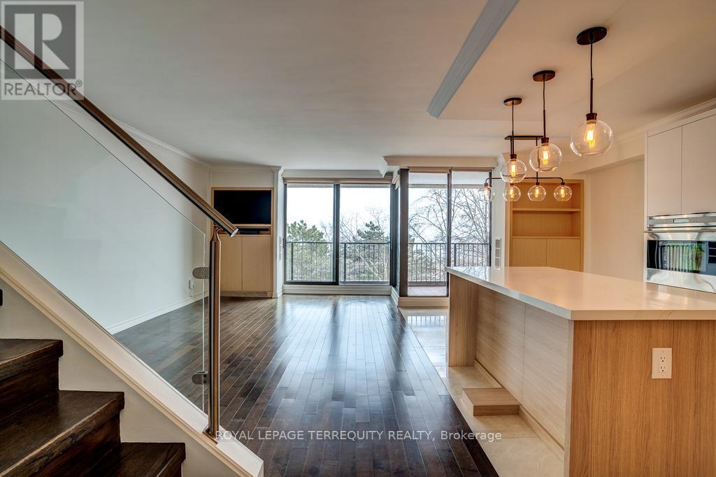 512 - 33 Harbour Square, Toronto, Ontario M5J 2G2 - Photo 4 - C12579354