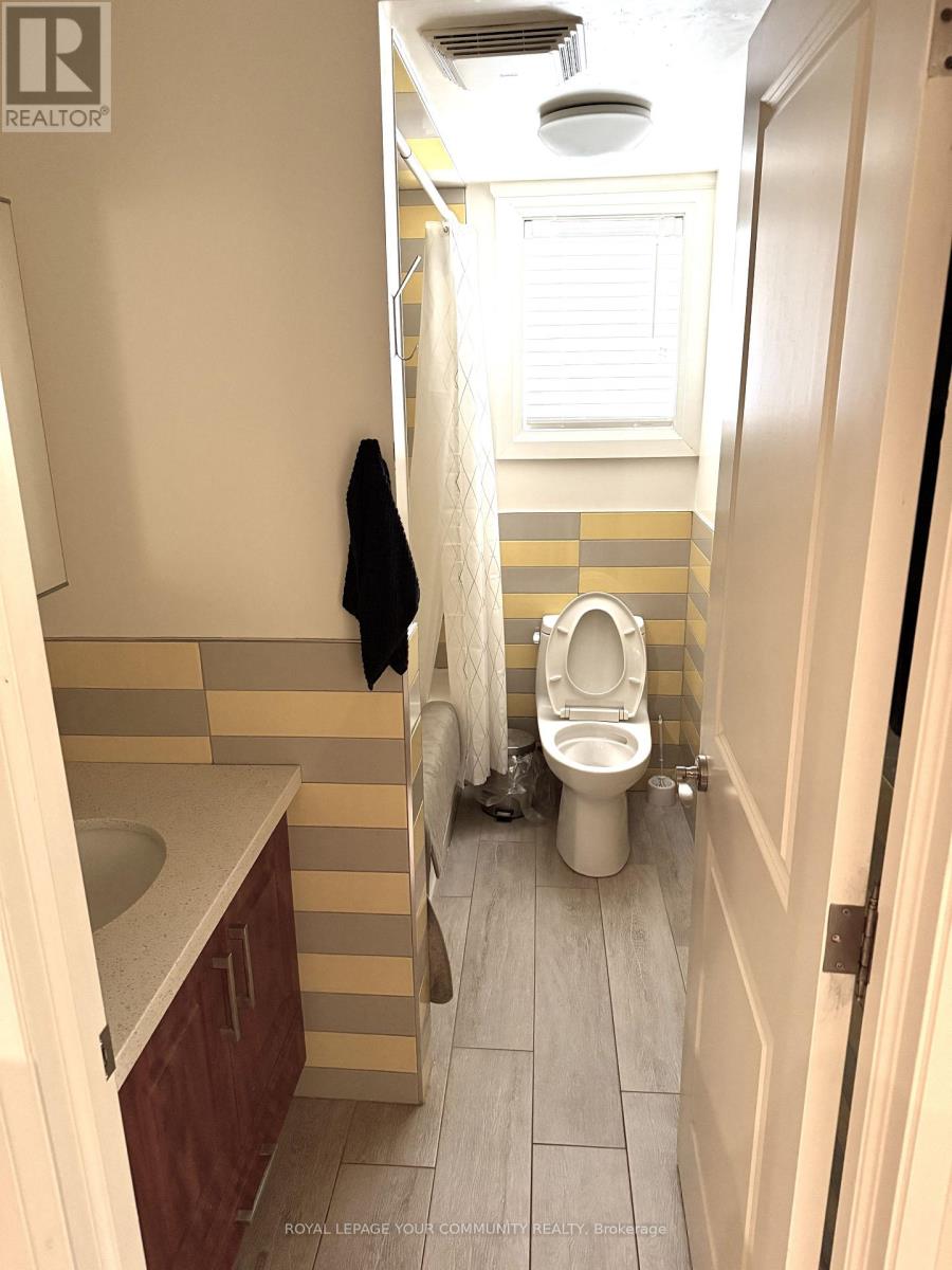 Lower Unit - 251 Floyd Avenue, Toronto, Ontario  M4J 3K9 - Photo 8 - E12579270