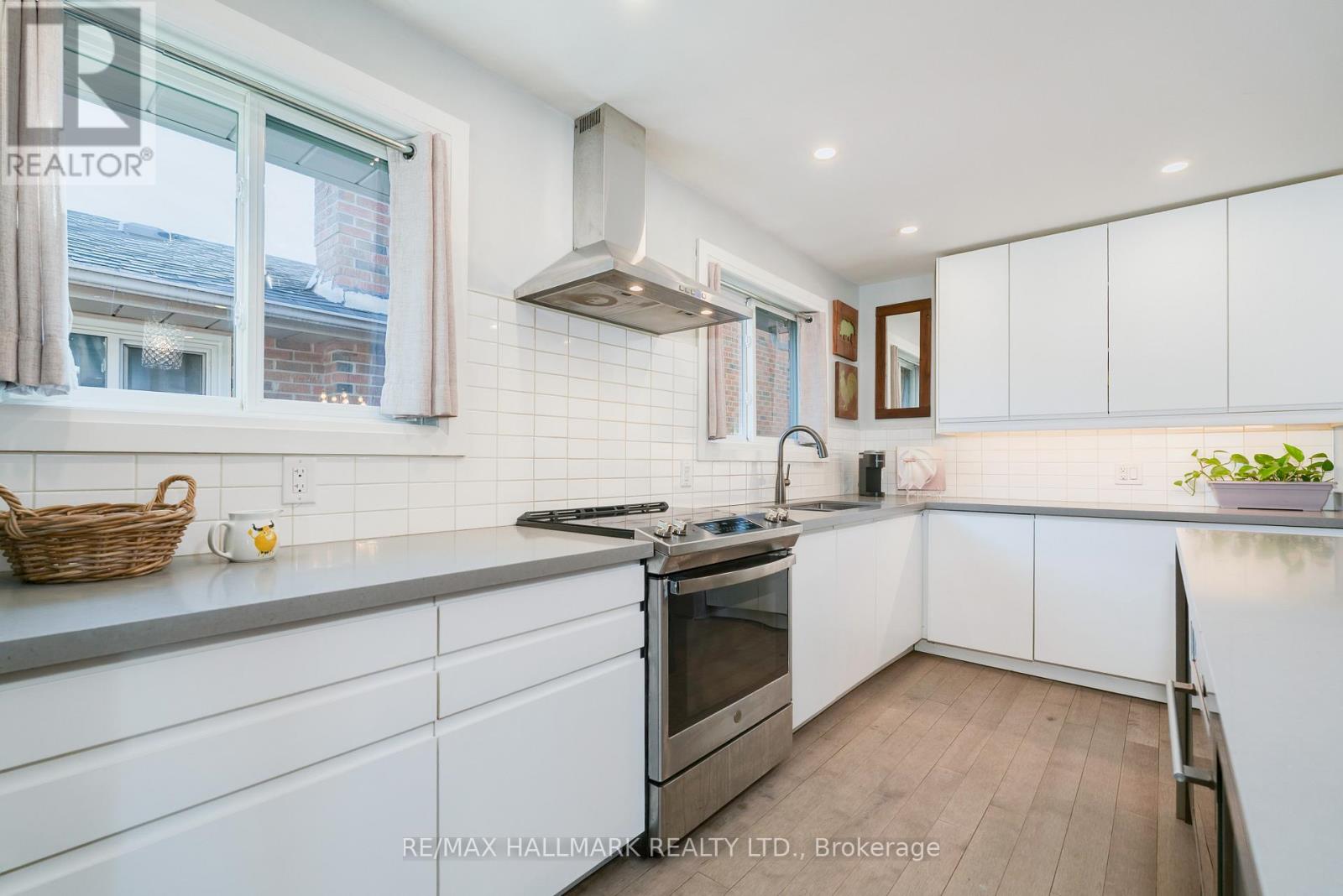 36 Megan Avenue, Toronto, Ontario  M1E 4A7 - Photo 3 - E12579284