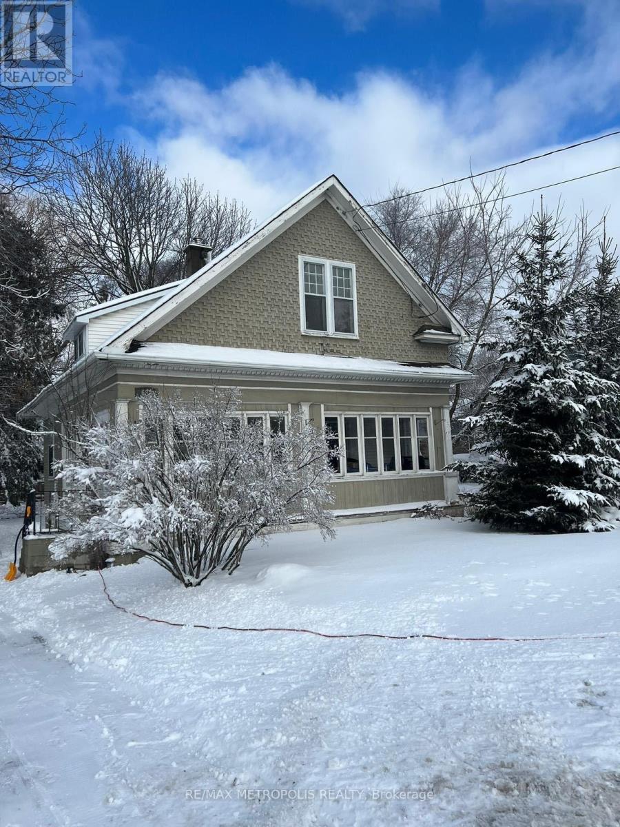 688 KING STREET W, Oshawa, Ontario