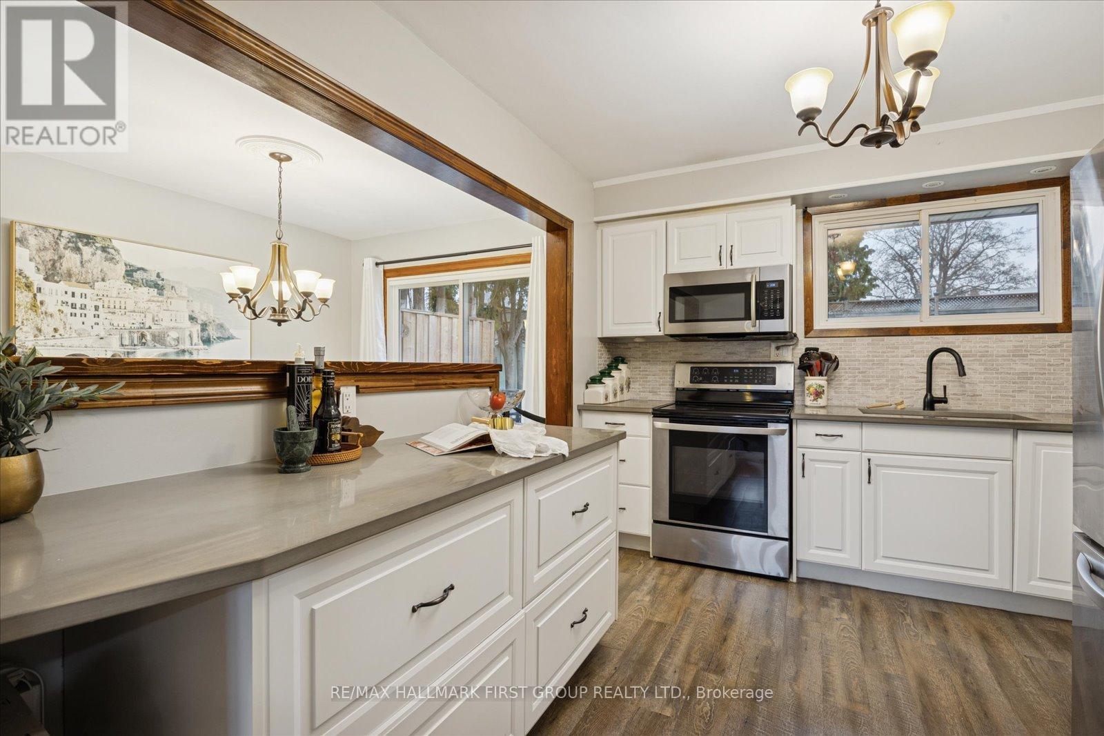 446 Bernhard Crescent, Oshawa, Ontario L1G 2B8 - Photo 10 - E12579406