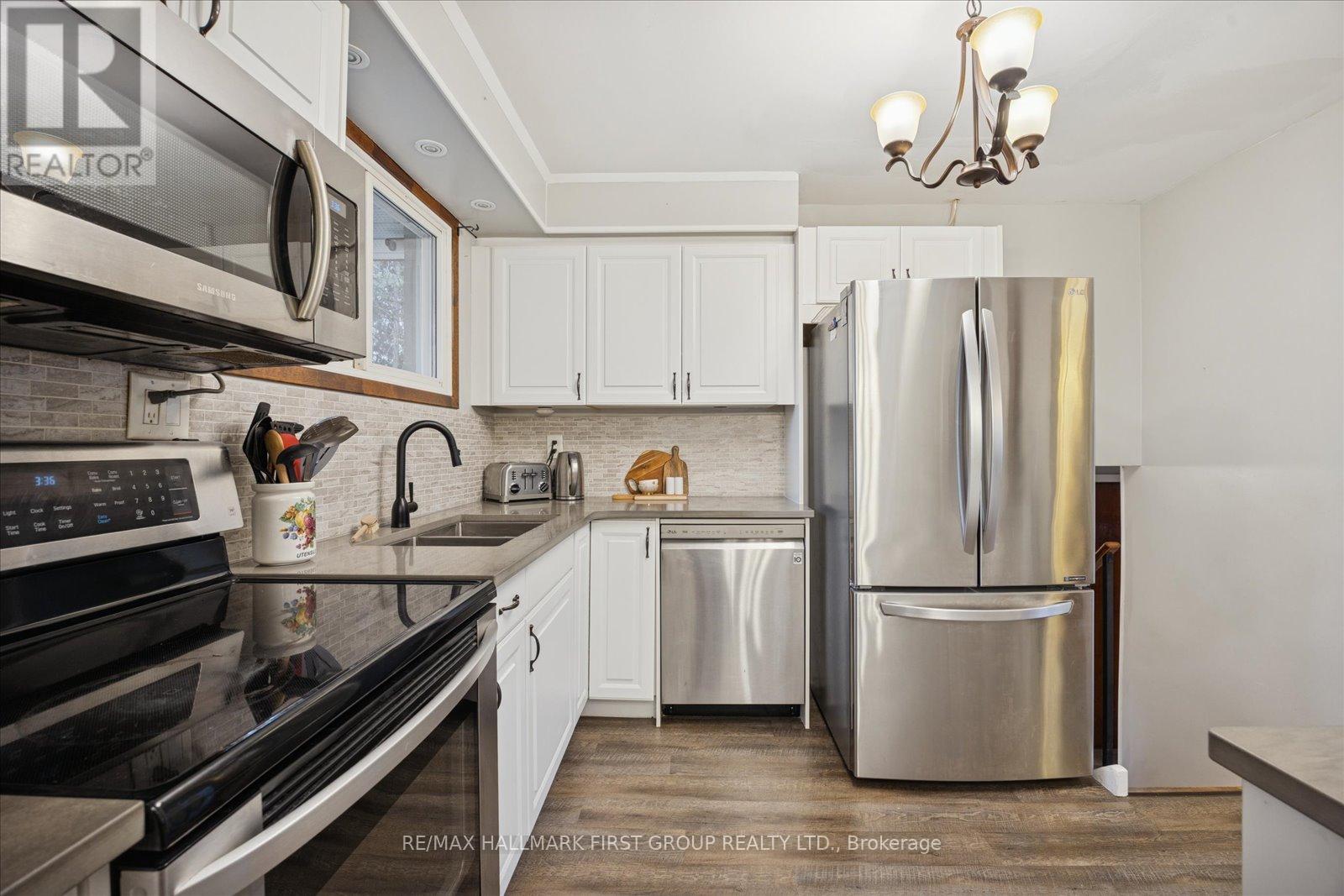 446 Bernhard Crescent, Oshawa, Ontario L1G 2B8 - Photo 12 - E12579406