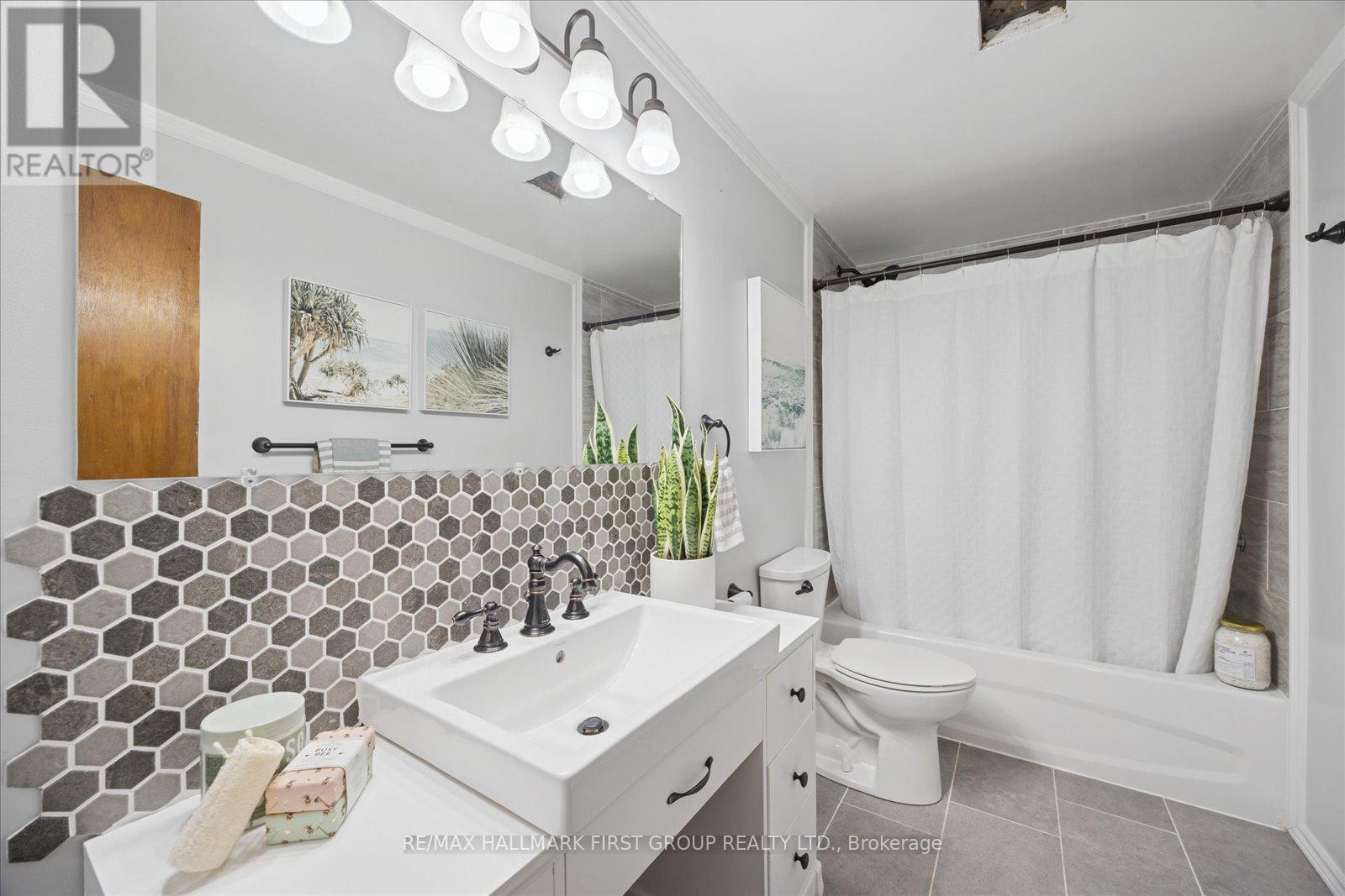 446 Bernhard Crescent, Oshawa, Ontario L1G 2B8 - Photo 15 - E12579406