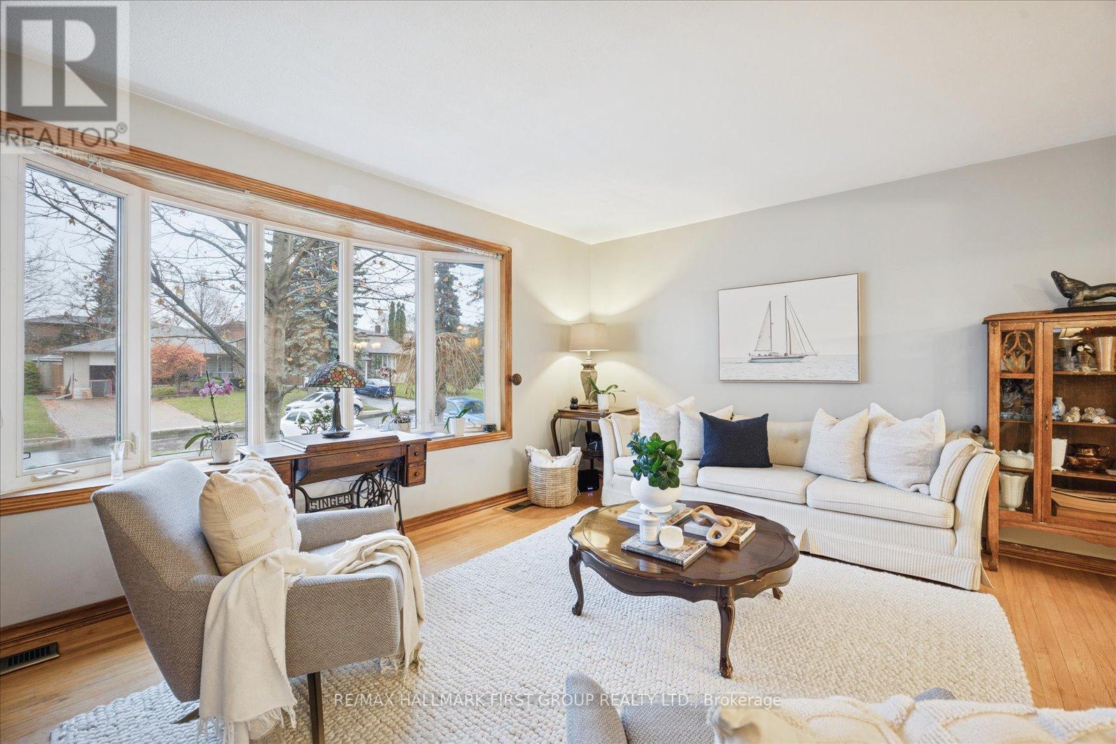 446 Bernhard Crescent, Oshawa, Ontario L1G 2B8 - Photo 4 - E12579406