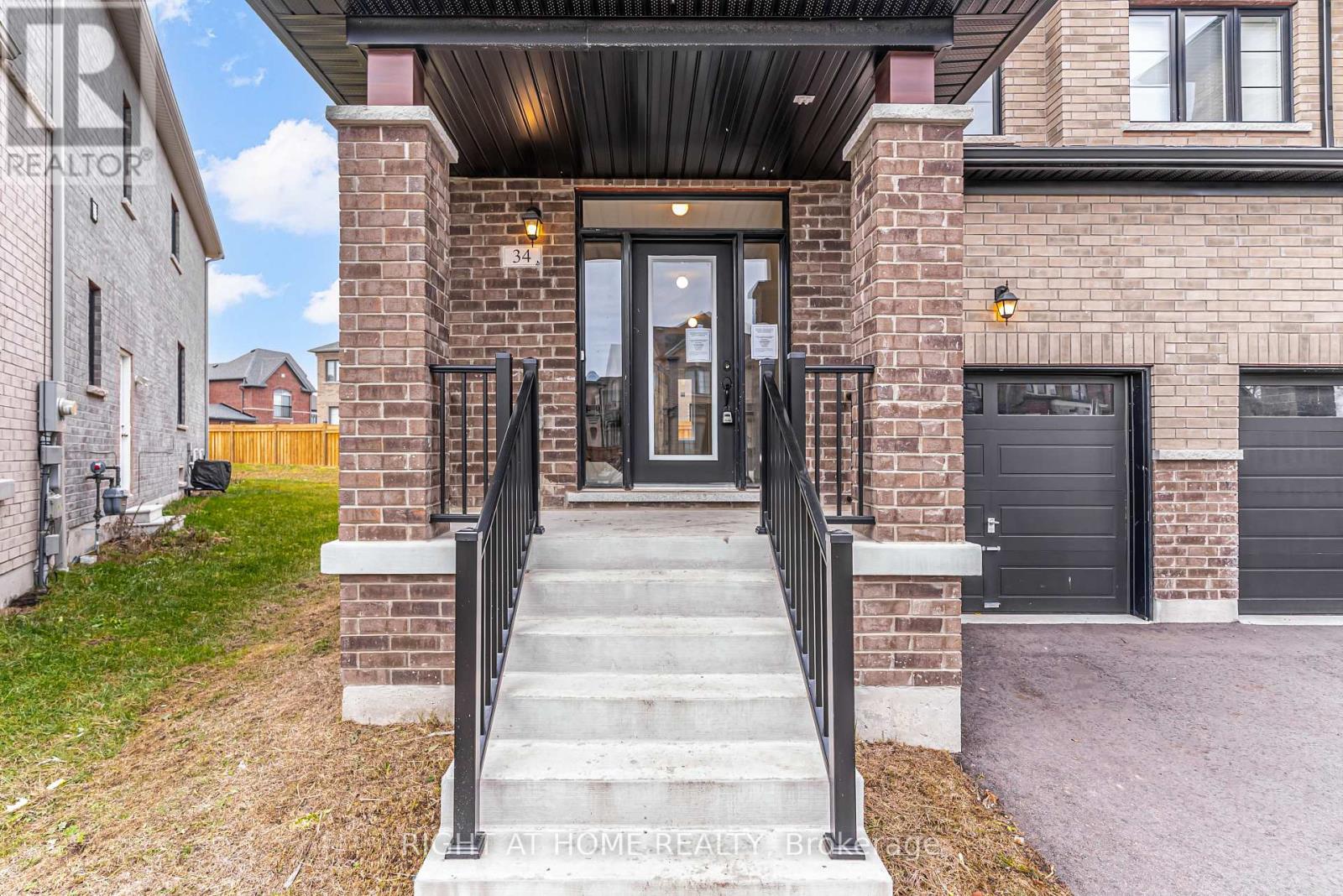 34 Thelma Drive, Whitby, Ontario  L1P 0N3 - Photo 2 - E12579438