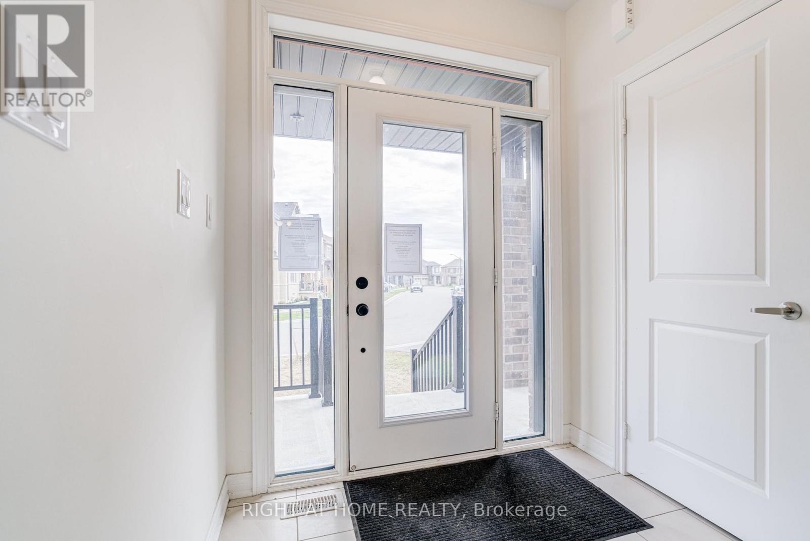 34 Thelma Drive, Whitby, Ontario  L1P 0N3 - Photo 3 - E12579438