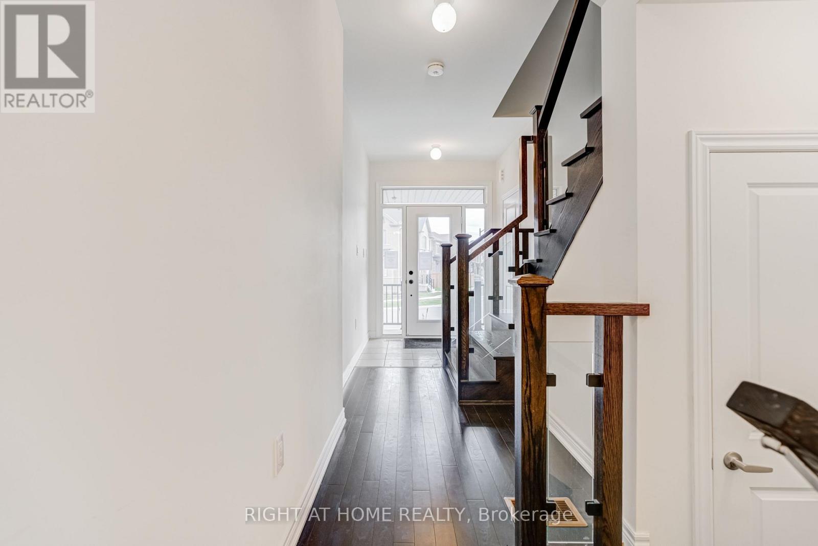 34 Thelma Drive, Whitby, Ontario  L1P 0N3 - Photo 4 - E12579438