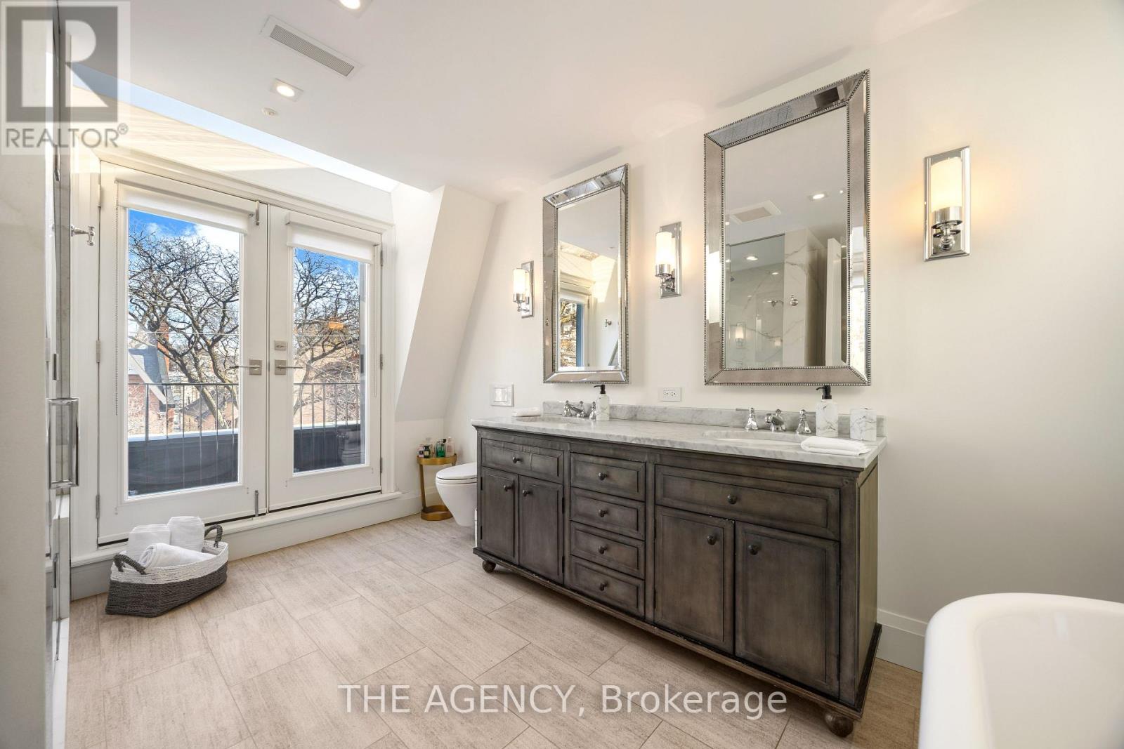 114 Hazelton Avenue, Toronto, Ontario  M5R 2E5 - Photo 17 - C12579416