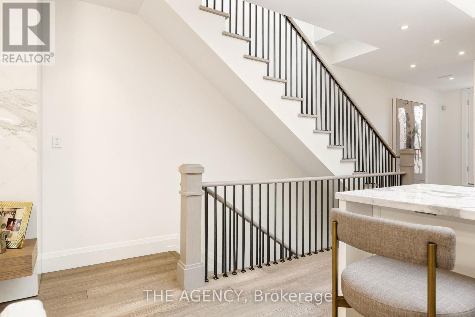 114 Hazelton Avenue, Toronto, Ontario  M5R 2E5 - Photo 6 - C12579416