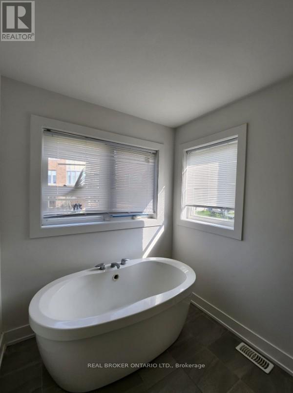 9 Acacia Court, East Gwillimbury, Ontario  L9N 0V2 - Photo 10 - N12579268