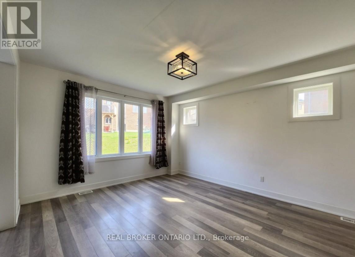 9 Acacia Court, East Gwillimbury, Ontario  L9N 0V2 - Photo 6 - N12579268