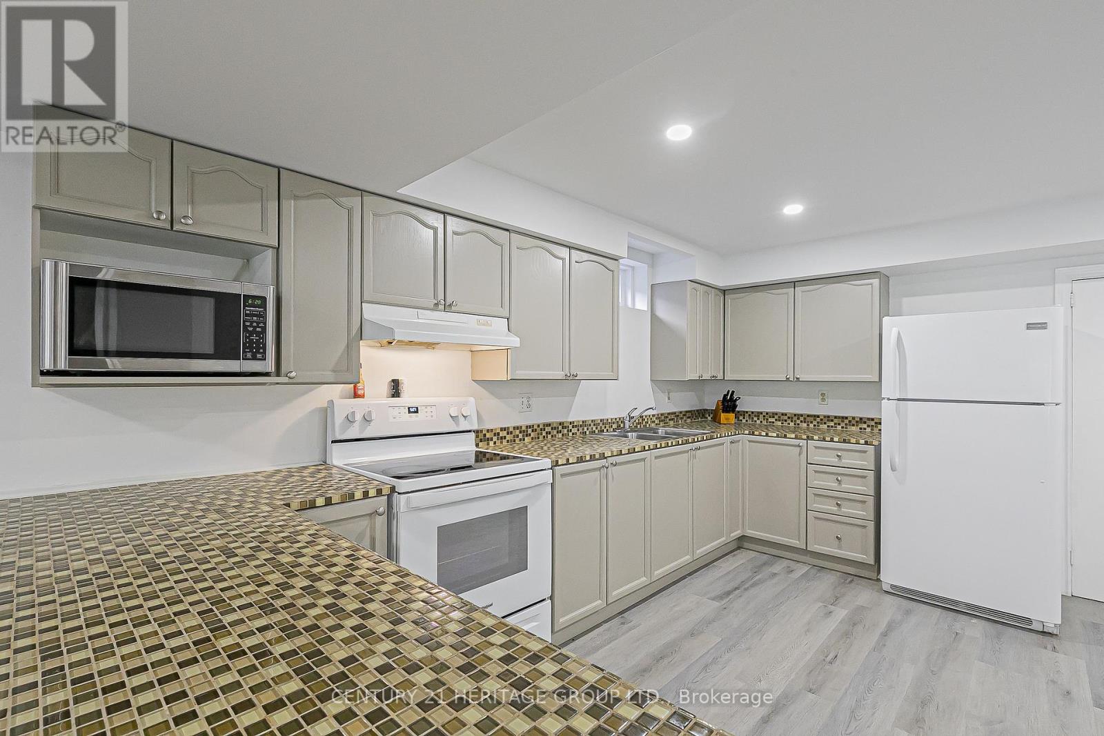 Bsmt - 741 College Manor Drive, Newmarket, Ontario L3Y 8G5 - Photo 8 - N12579328