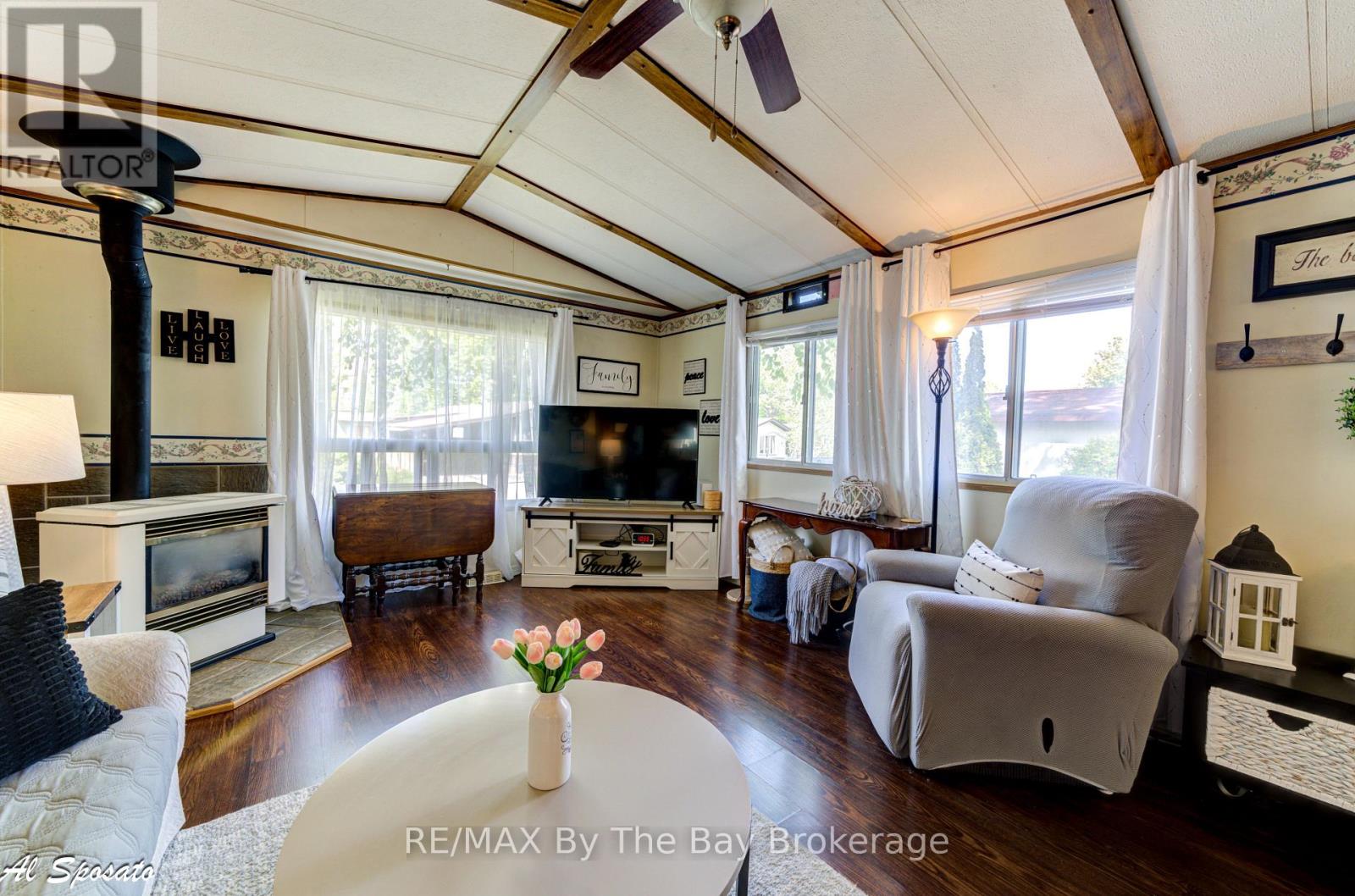 76 Georgian Glen Drive, Wasaga Beach, Ontario  L9Z 1K7 - Photo 13 - S12579510