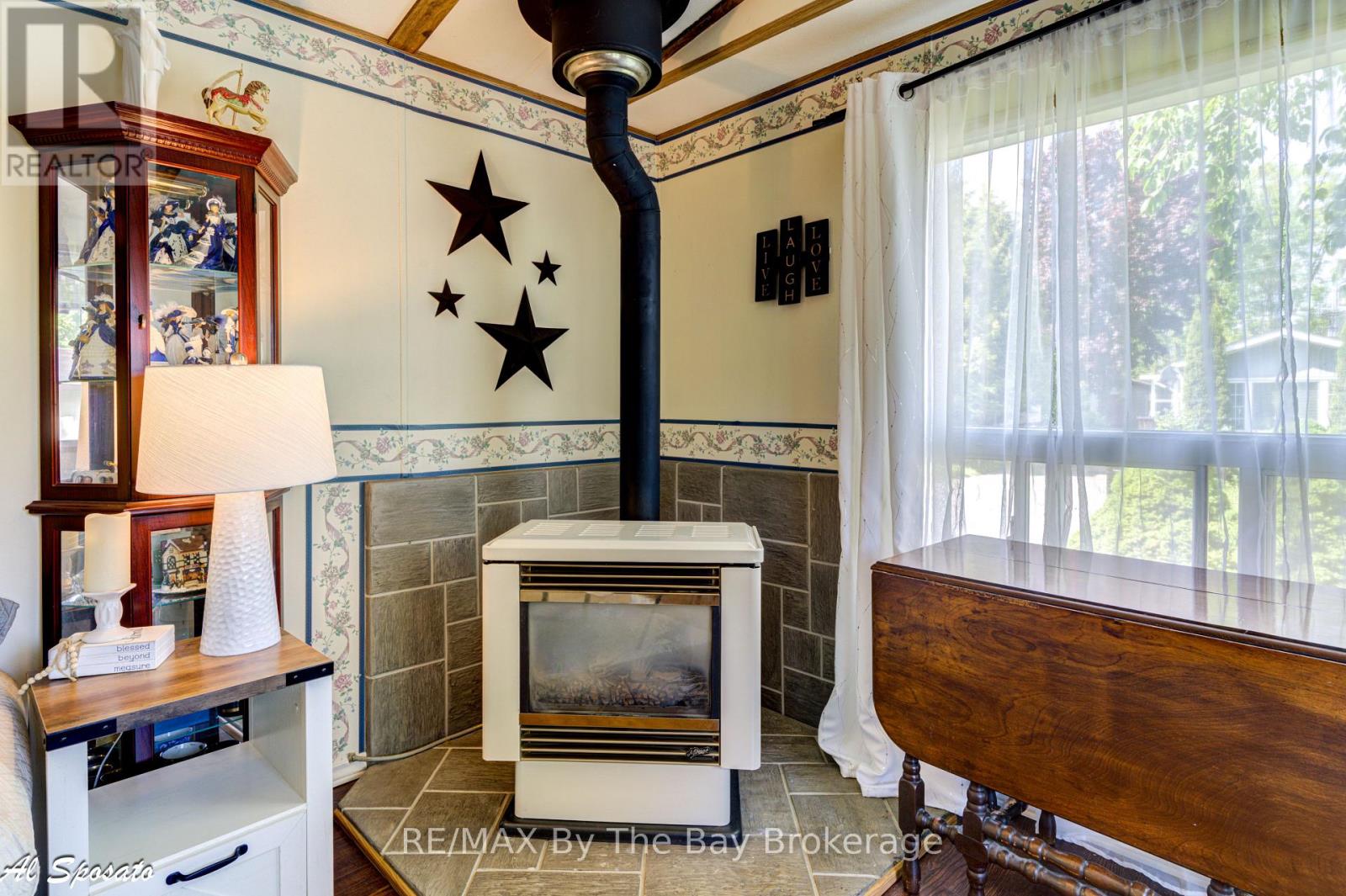 76 Georgian Glen Drive, Wasaga Beach, Ontario  L9Z 1K7 - Photo 14 - S12579510