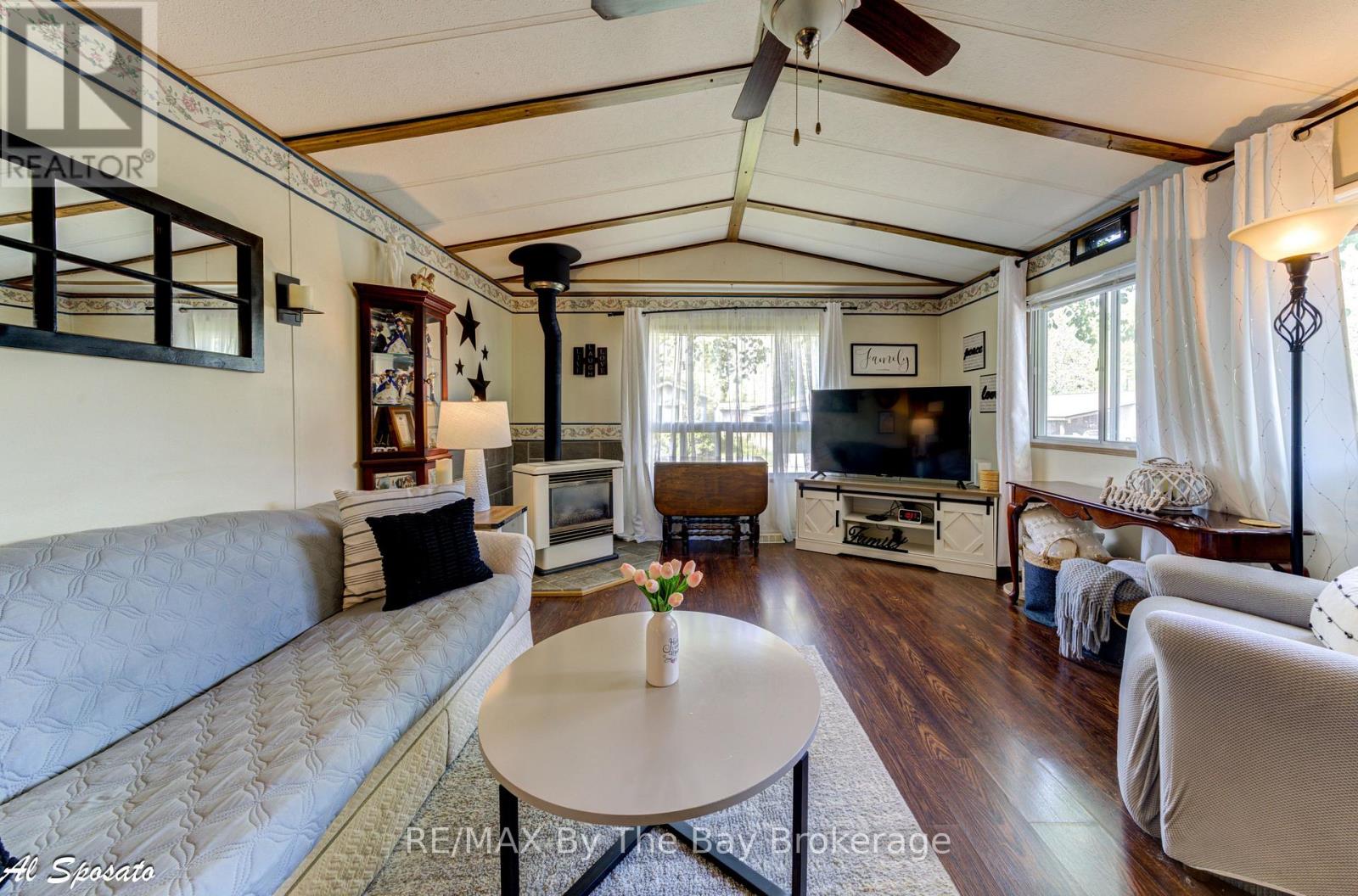 76 Georgian Glen Drive, Wasaga Beach, Ontario  L9Z 1K7 - Photo 15 - S12579510