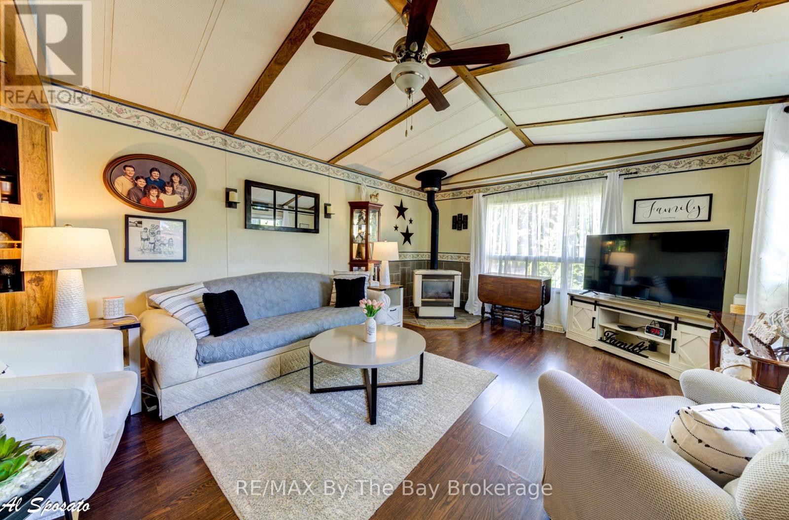 76 Georgian Glen Drive, Wasaga Beach, Ontario  L9Z 1K7 - Photo 16 - S12579510