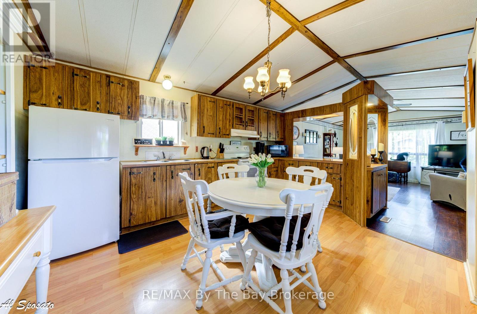 76 Georgian Glen Drive, Wasaga Beach, Ontario  L9Z 1K7 - Photo 7 - S12579510