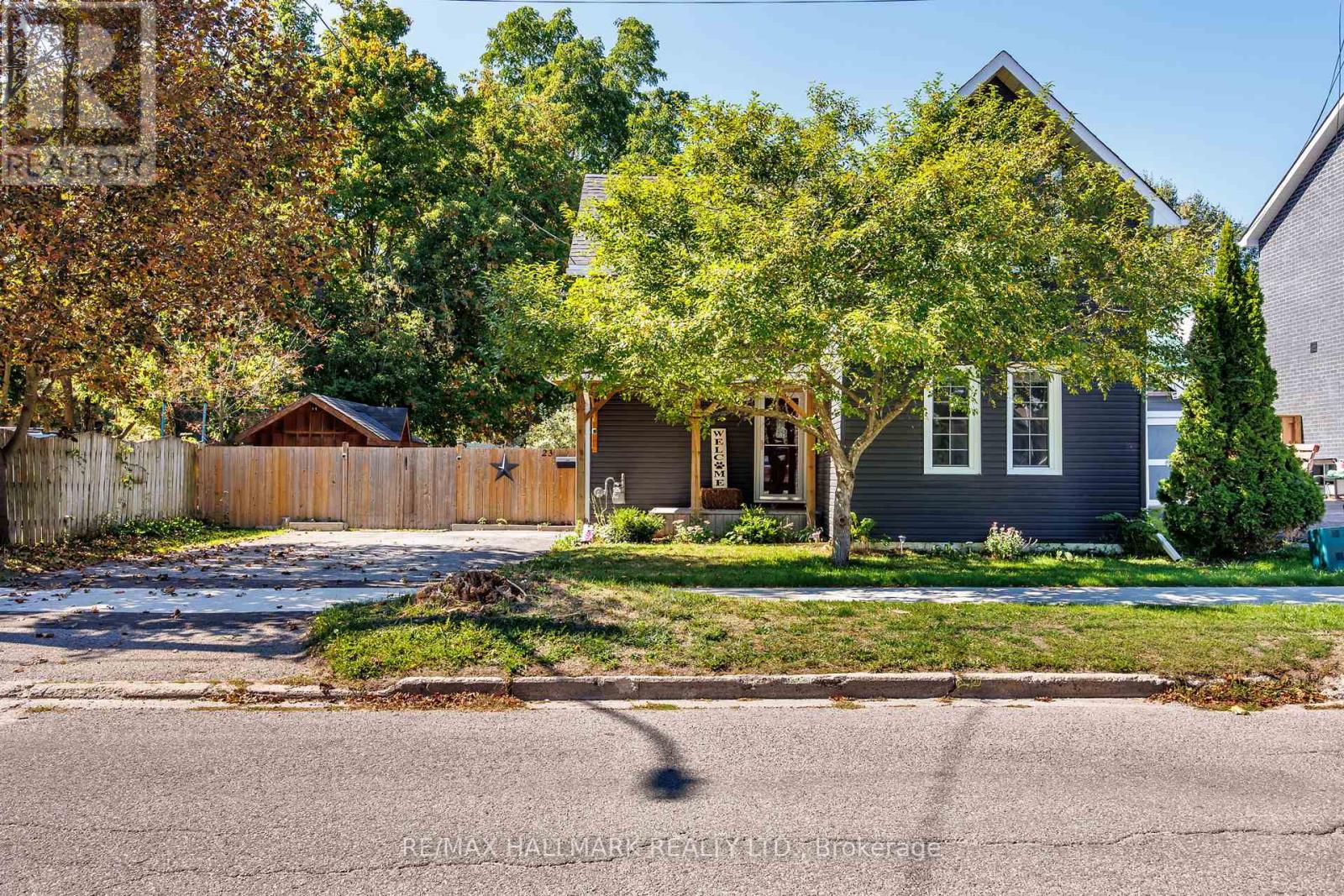 23 Douglas Street, Orillia, Ontario  L3V 5Y3 - Photo 1 - S12579276