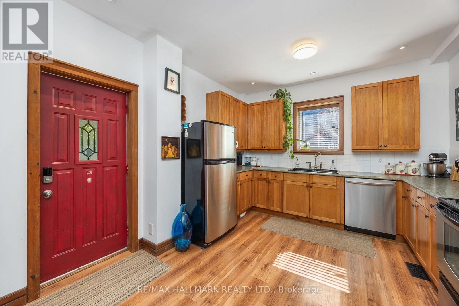 23 Douglas Street, Orillia, Ontario  L3V 5Y3 - Photo 3 - S12579276