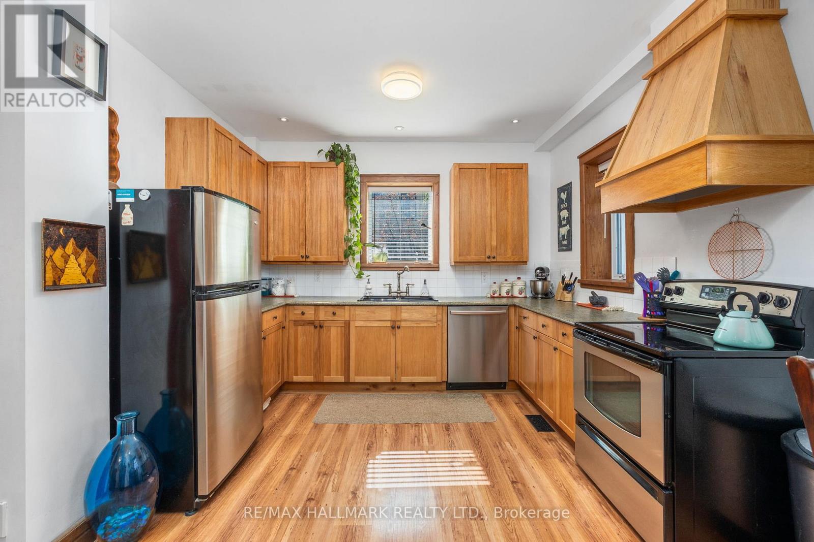 23 Douglas Street, Orillia, Ontario  L3V 5Y3 - Photo 5 - S12579276