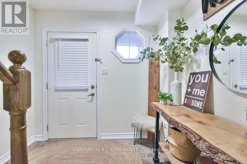 3 - 49 Ferndale Drive S, Barrie, Ontario  L4N 5W9 - Photo 3 - S12579358