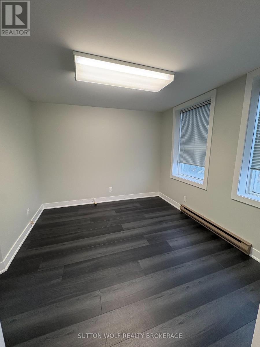 97 Frank Street, Strathroy-Caradoc, Ontario  N7G 2R5 - Photo 3 - X12579522