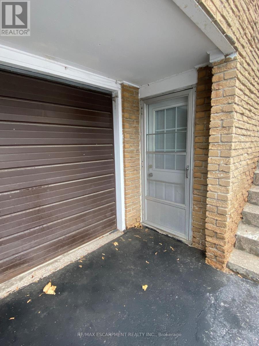 2012 Bonnymede Drive, Mississauga, Ontario  L5J 1E3 - Photo 2 - W12579266