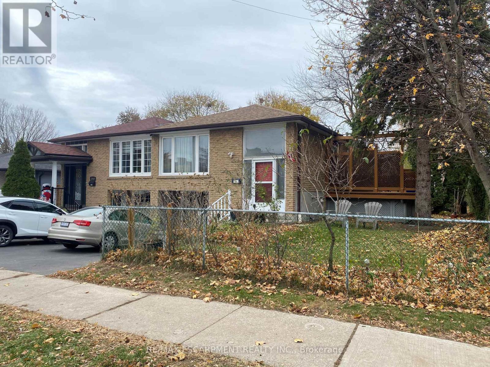 2012 Bonnymede Drive, Mississauga, Ontario  L5J 1E3 - Photo 3 - W12579266