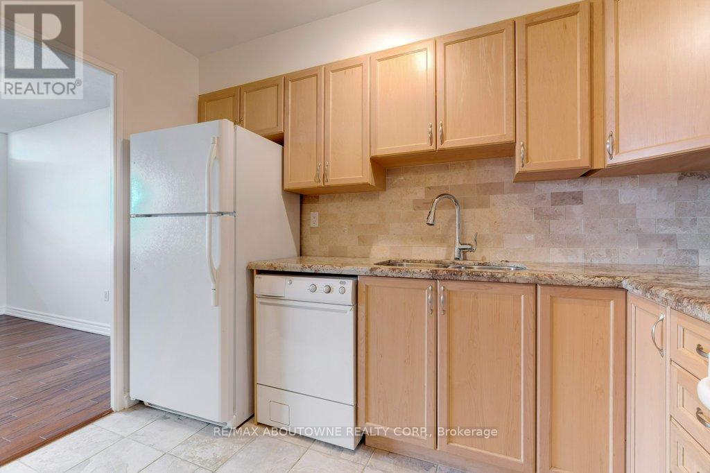 1408 - 2263 Marine Drive, Oakville, Ontario  L6L 5K1 - Photo 13 - W12579278