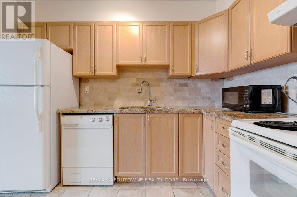 1408 - 2263 Marine Drive, Oakville, Ontario  L6L 5K1 - Photo 14 - W12579278