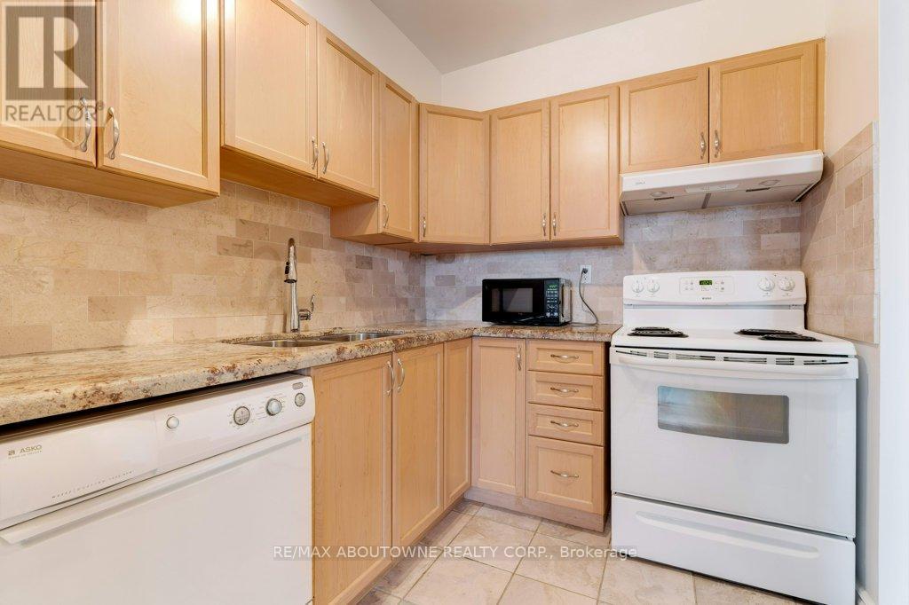 1408 - 2263 Marine Drive, Oakville, Ontario  L6L 5K1 - Photo 15 - W12579278