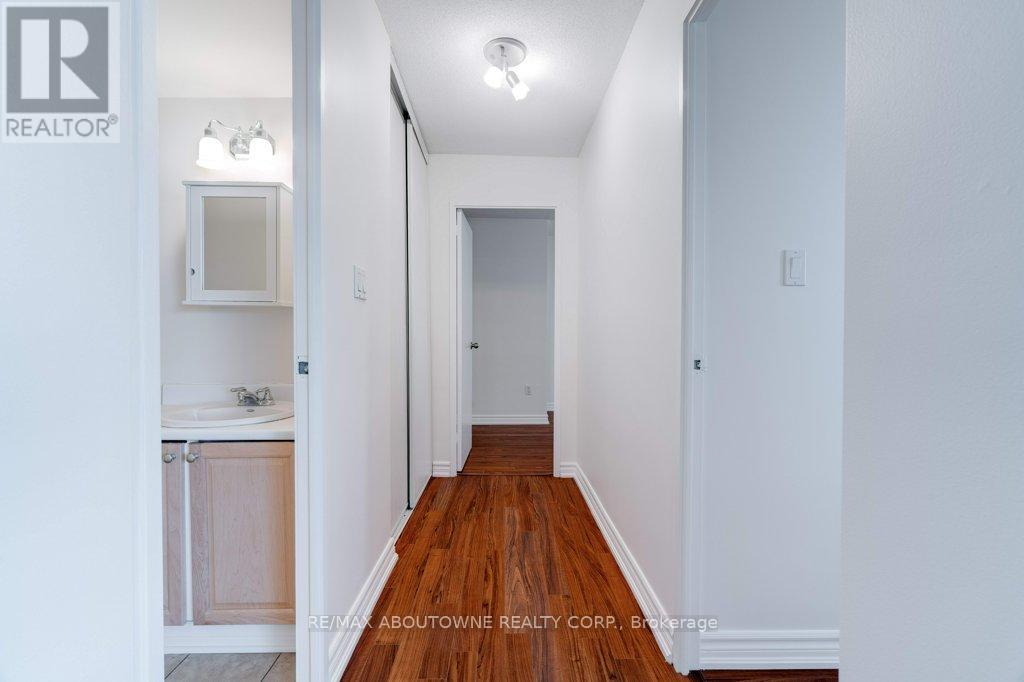 1408 - 2263 Marine Drive, Oakville, Ontario  L6L 5K1 - Photo 17 - W12579278