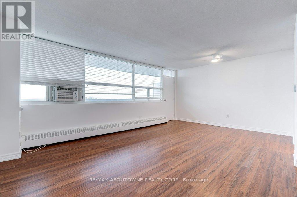 1408 - 2263 Marine Drive, Oakville, Ontario  L6L 5K1 - Photo 7 - W12579278