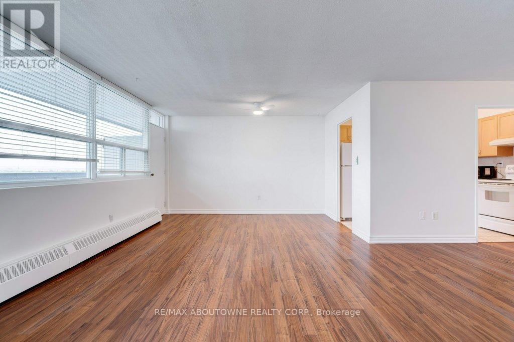 1408 - 2263 Marine Drive, Oakville, Ontario  L6L 5K1 - Photo 8 - W12579278