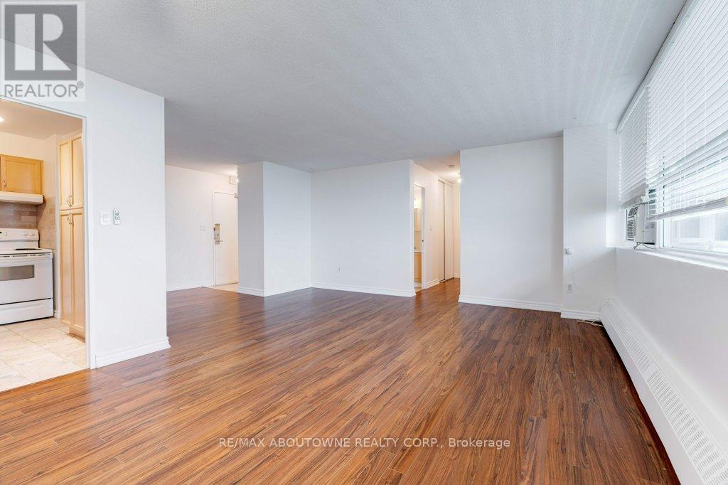 1408 - 2263 Marine Drive, Oakville, Ontario  L6L 5K1 - Photo 9 - W12579278