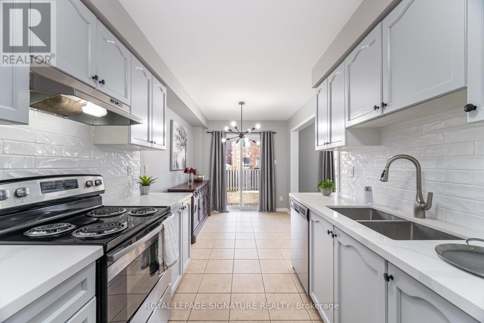 3990 Skyview Street S, Mississauga, Ontario  L5M 8A2 - Photo 17 - W12579384