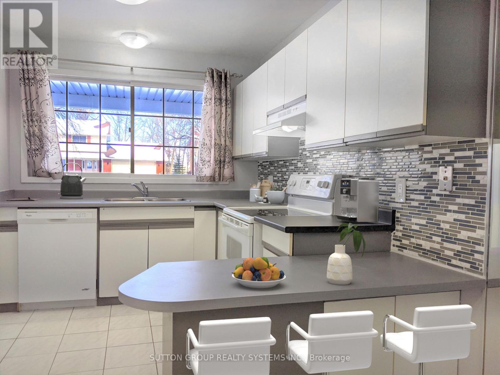 334 Dale Crescent, Waterloo, Ontario  N2J 3Y3 - Photo 5 - X12579244