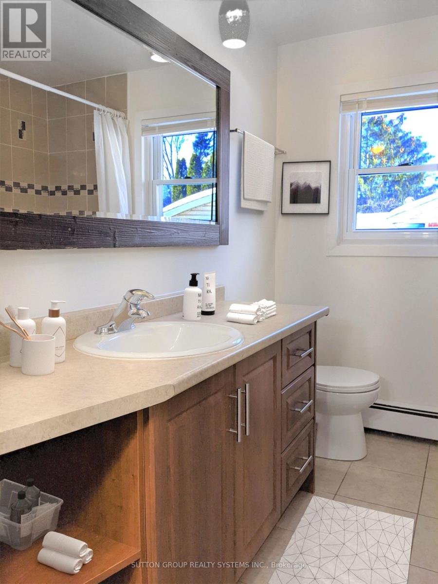 334 Dale Crescent, Waterloo, Ontario  N2J 3Y3 - Photo 7 - X12579244