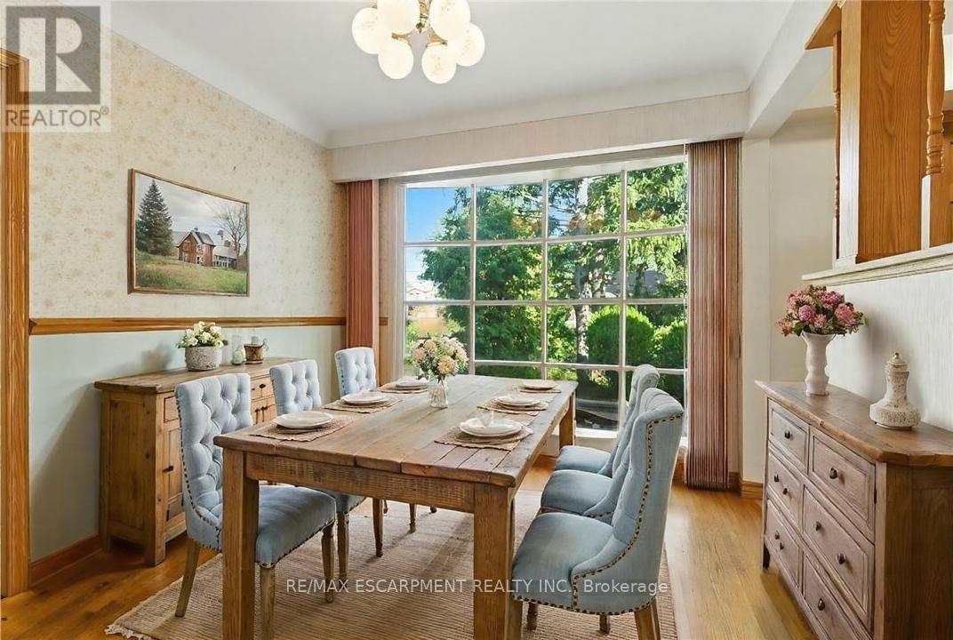 18 Jasper Drive, Hamilton, Ontario L8G 2S7 - Photo 12 - X12579274