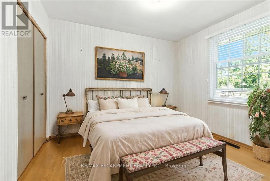 18 Jasper Drive, Hamilton, Ontario L8G 2S7 - Photo 21 - X12579274