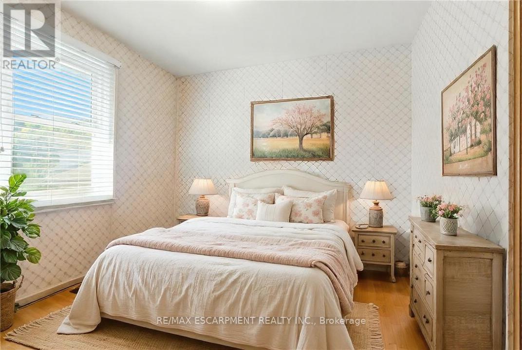 18 Jasper Drive, Hamilton, Ontario L8G 2S7 - Photo 23 - X12579274