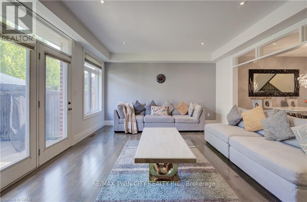 140 Oak Park Drive, Waterloo, Ontario N2K 0B3 - Photo 12 - X12579306