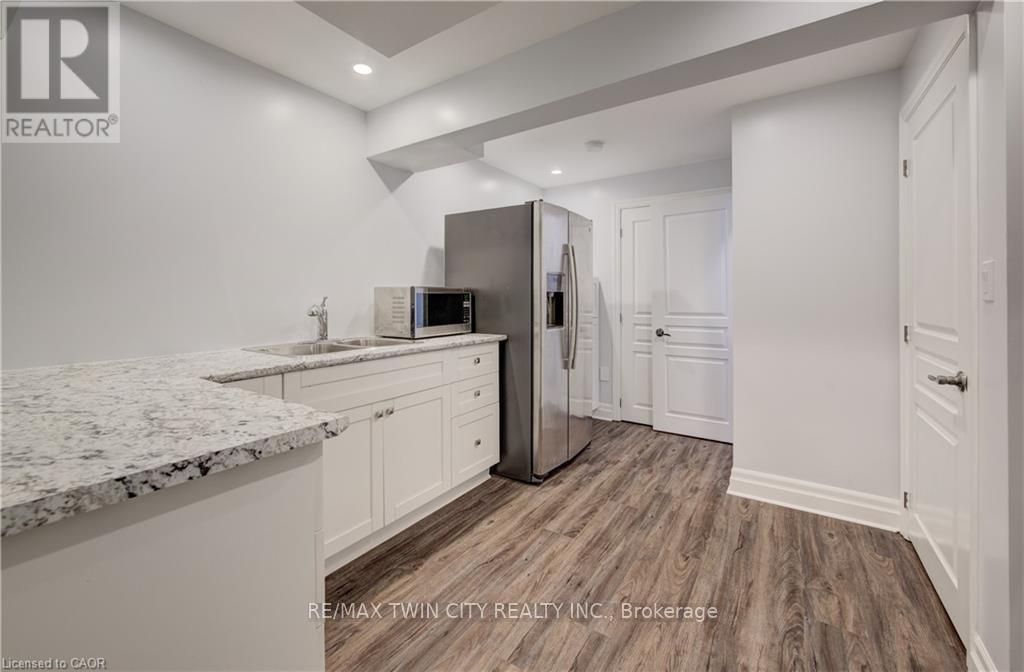 140 Oak Park Drive, Waterloo, Ontario N2K 0B3 - Photo 23 - X12579306